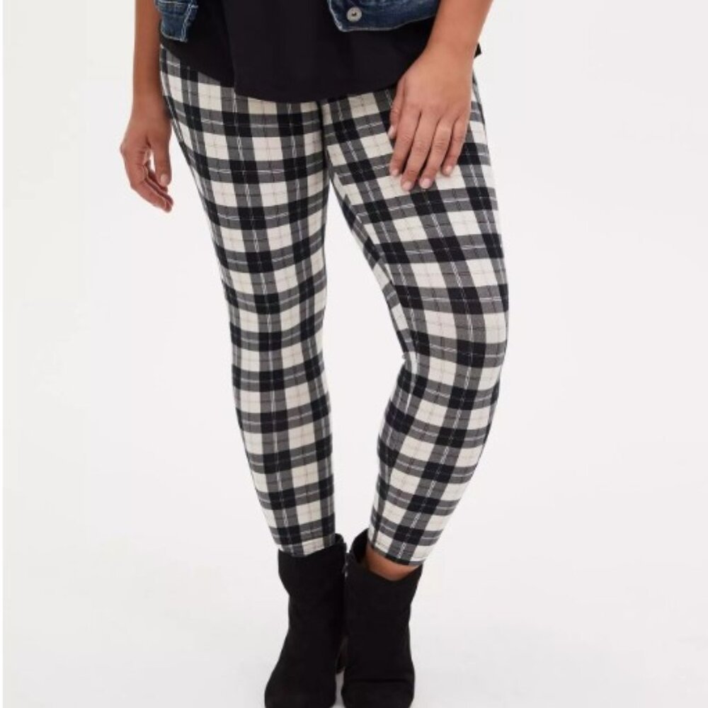 Torrid size 3 Black and White buffalo full length leggings